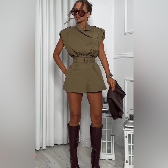 ZARA SHOULDER PAD BELTED SHORT JUMPSUIT - Picture 1 of 8